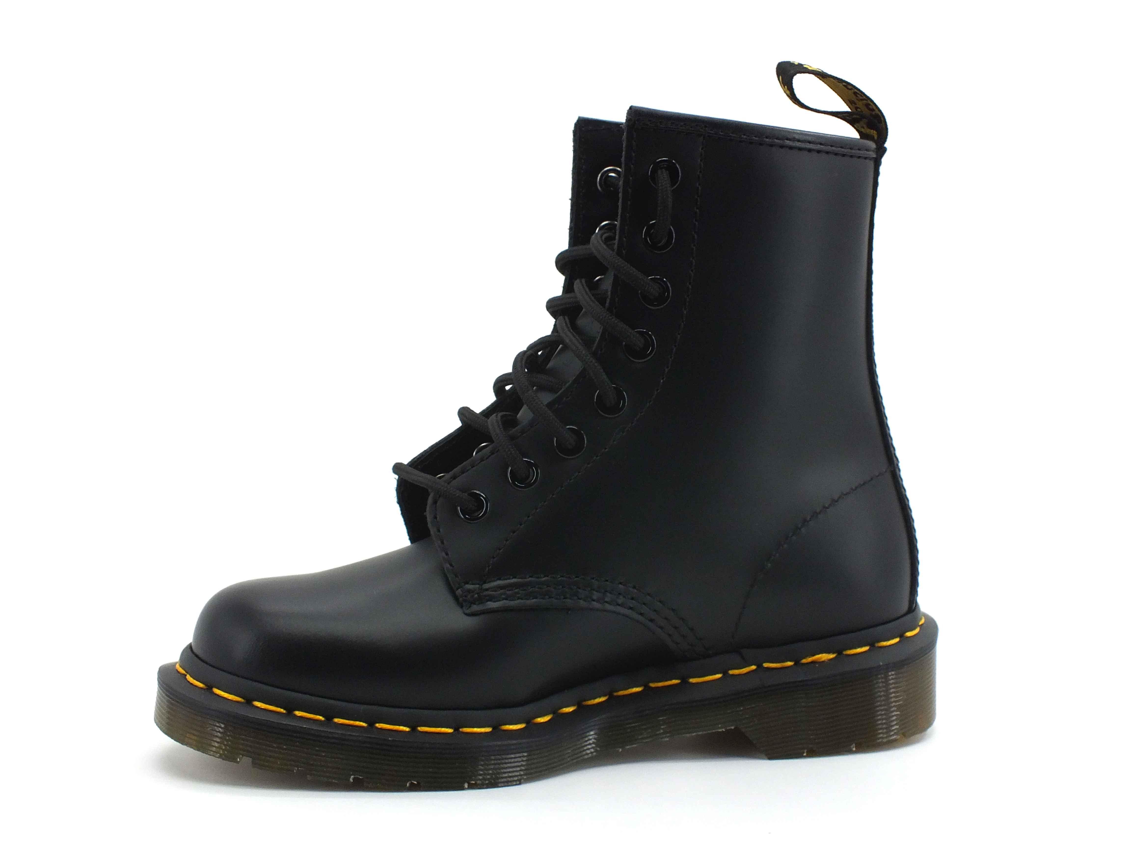 CUSTOM / Dr. Martens Anfibio Lacci 8 Fori Borchie 1460-11822006 - Sandrini Calzature e Abbigliamento