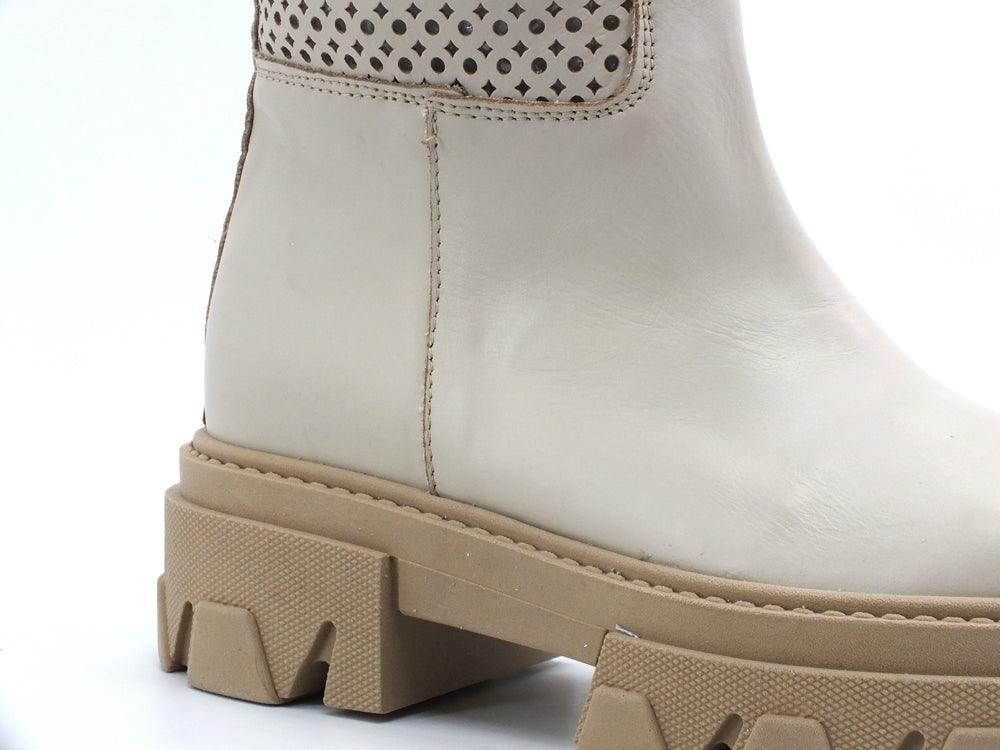 DIVINE FOLLIE Stivale Pelle Traforato Carrarmato Beige 300F - Sandrini Calzature e Abbigliamento