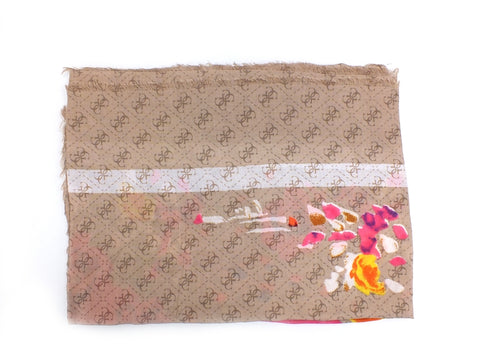 GUESS Sciarpa Kefiah Loghi Flower Light Beige AW8579MOD03