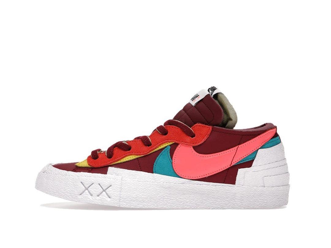 NIKE BLAZER LOW X SACAI X KAWS SNEAKER TEAM RED DM7901 600 - Sandrini Calzature e Abbigliamento